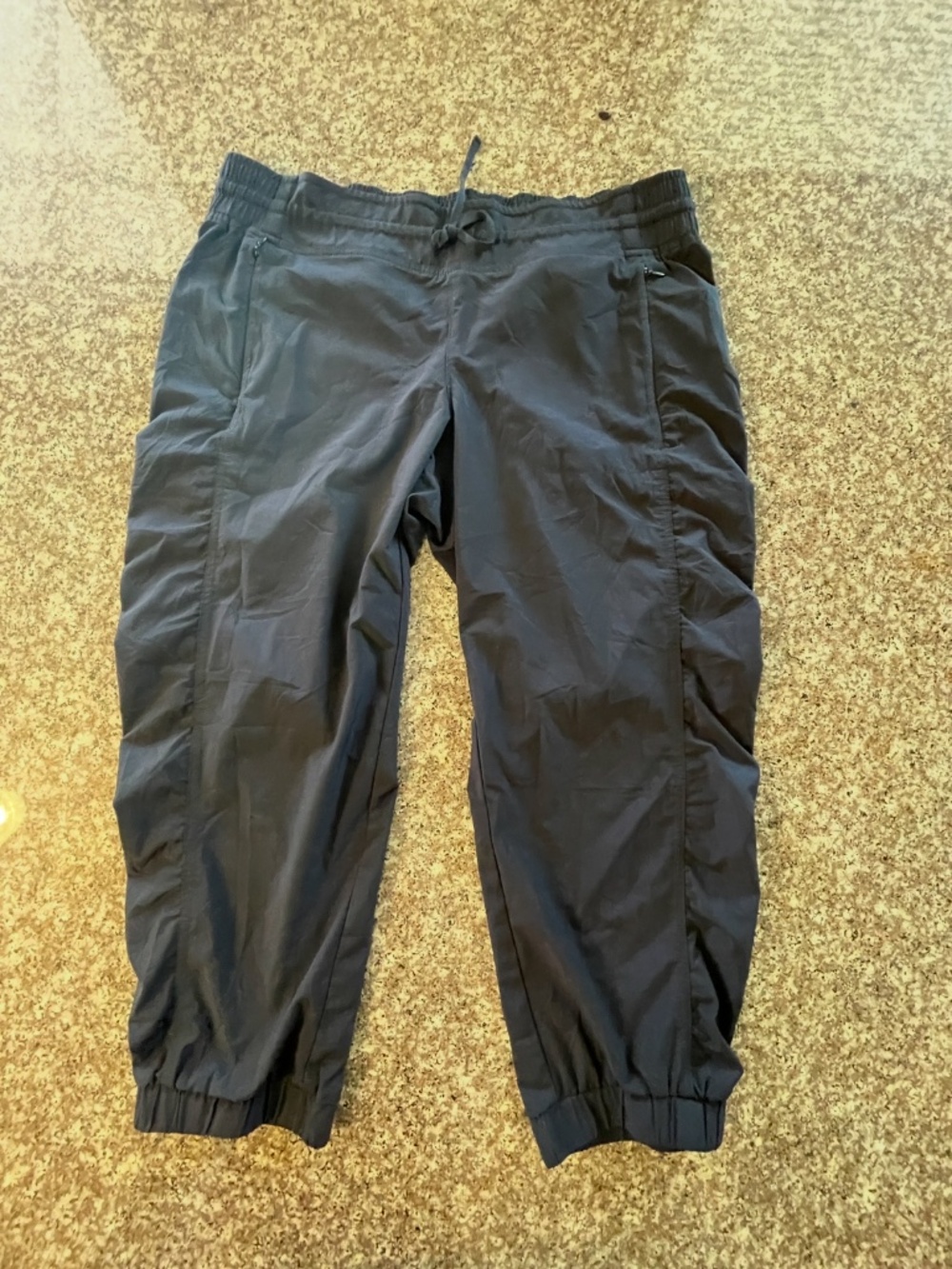 Athleta La Viva Capris size 10 blue 2 Front zipper pockets 2 back zipper pocke